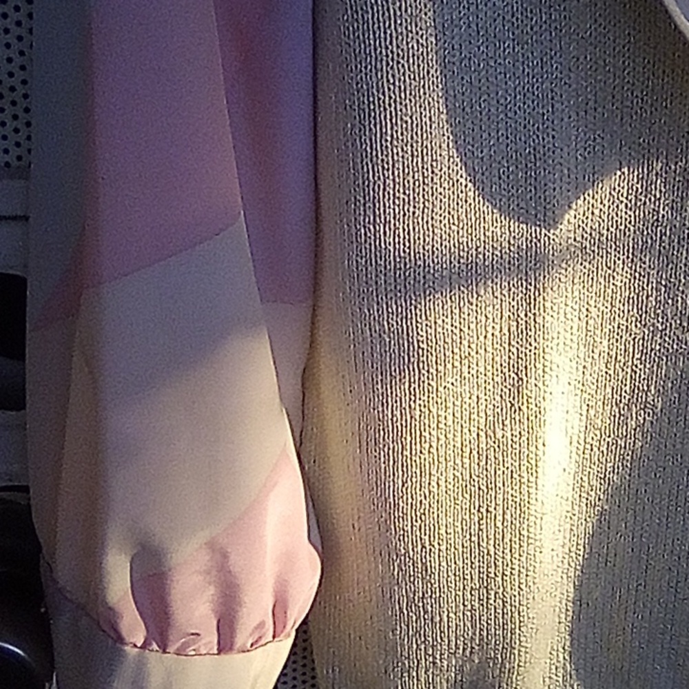 The Wilroy Traveller New York Size 12 Two Piece Skirt Suit With Scarf Top. - Picture 3 of 7